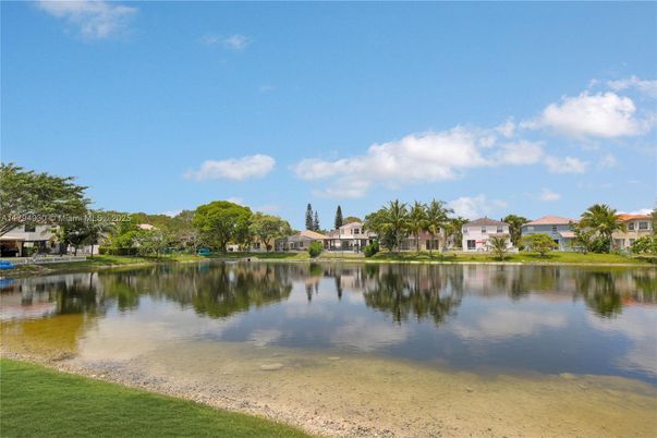 Exterior, Lake