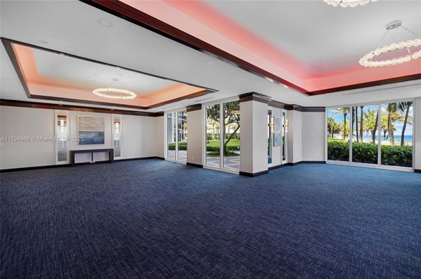 Empty room, Interior, Pendant Lights