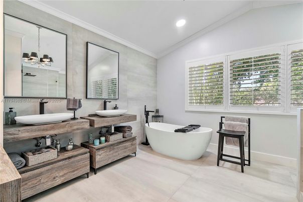 Bathroom, Dual Sink Vanities, Free Standing Baths, Interior, Recessed Lighting