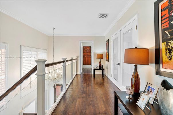 Interior, Pendant Lights, Wood Texture Flooring