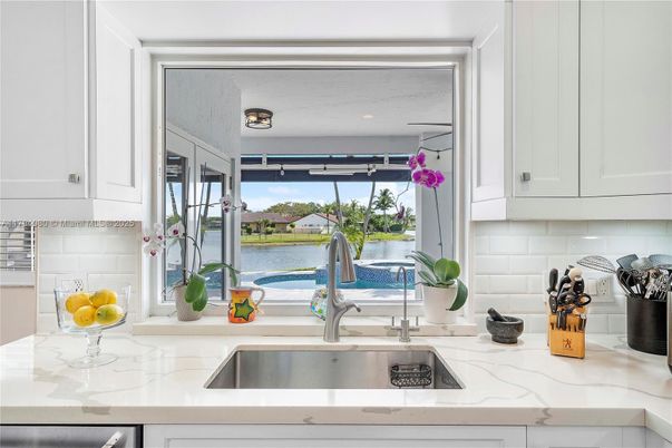 Interior, Kitchen, Recessed Lighting, Water