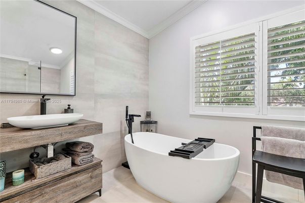 Bathroom, Free Standing Baths, Interior, Recessed Lighting