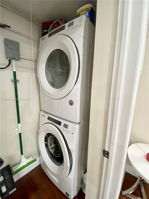 Interior, Utility Closets, Washer, Wood Texture Flooring