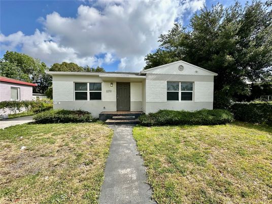 Exterior, Facade, Ranch