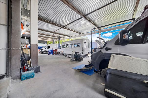 Garage, Interior