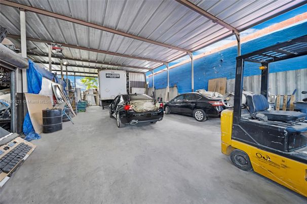 Garage, Interior