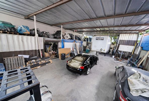 Garage, Interior