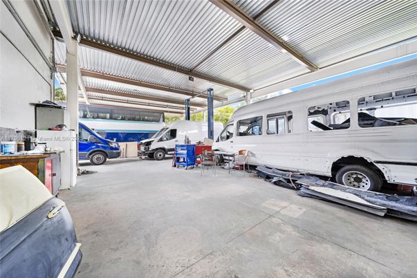 Garage, Interior