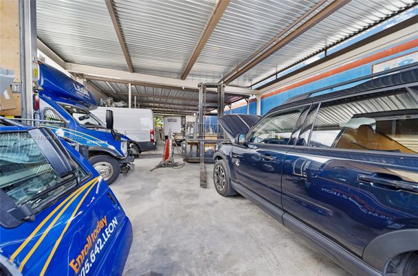 Garage, Interior