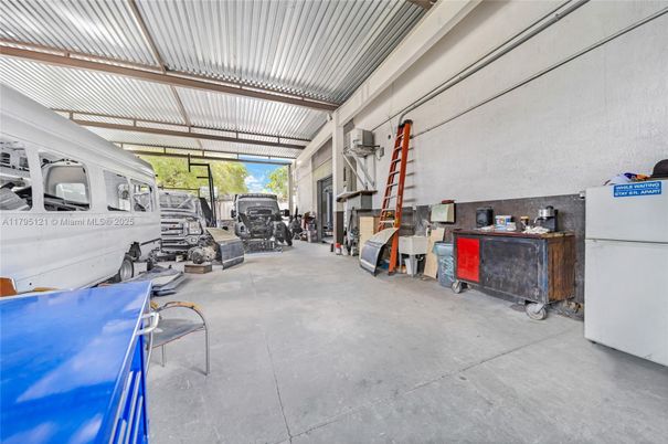Garage, Interior