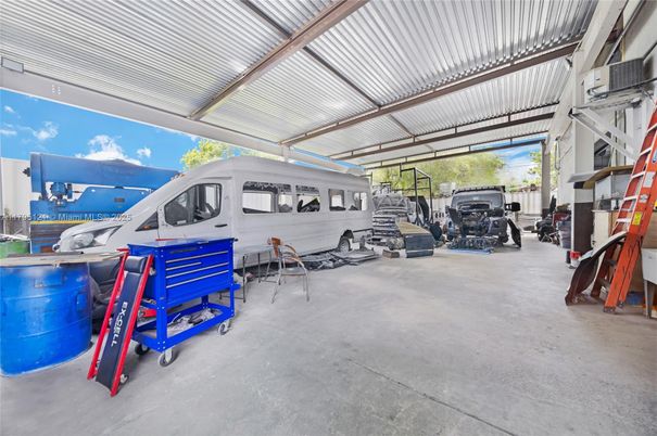 Garage, Interior