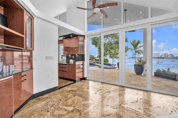 Interior, Sun Room, Water