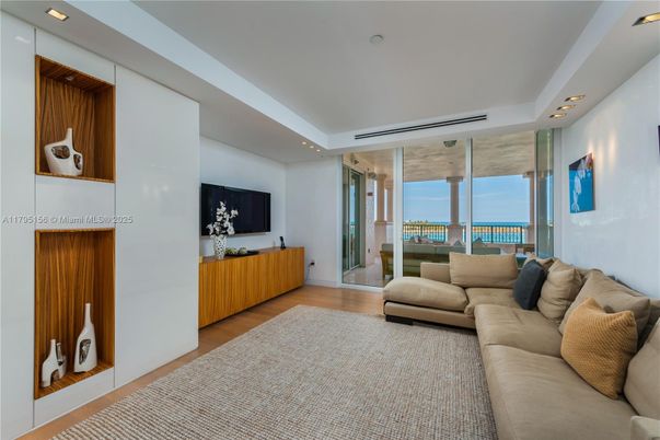 Interior, Living room, Recessed Lighting, Water, Wood Texture Flooring