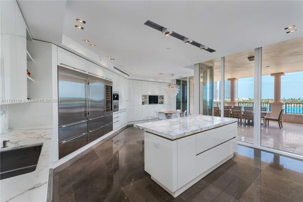 Dining room, Interior, Kitchen, Recessed Lighting, Stainless Steel Appliances