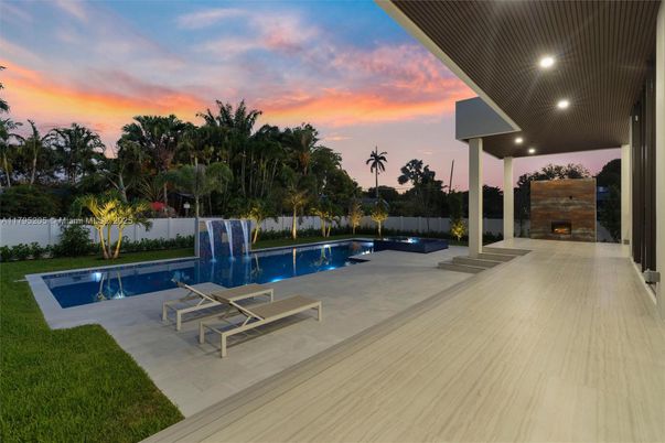 Exterior, Fireplace, Pool