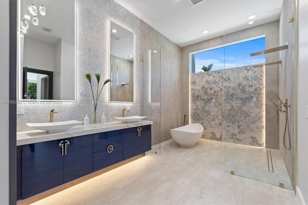 Bathroom, Dual Sink Vanities, Free Standing Baths, Interior, Recessed Lighting