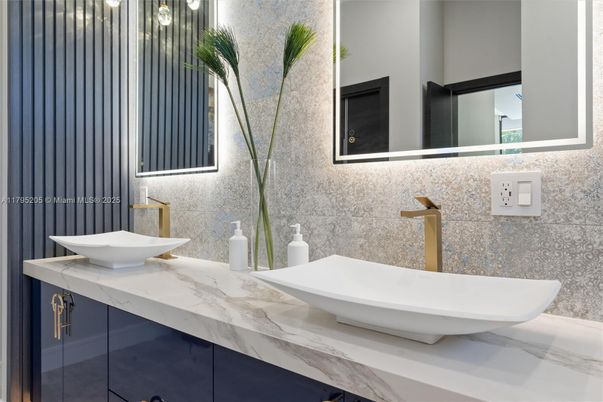 Bathroom, Free Standing Baths, Interior