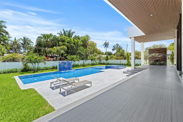 Exterior, Fireplace, Pool