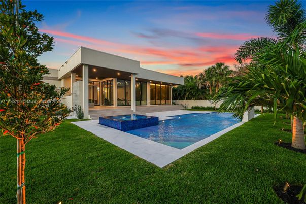Exterior, Fireplace, Pool