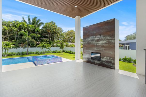 Exterior, Fireplace, Pool