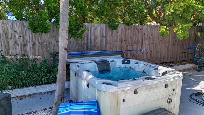 Exterior, Hot Tub