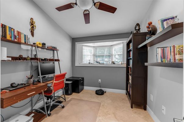 Home Office, Interior