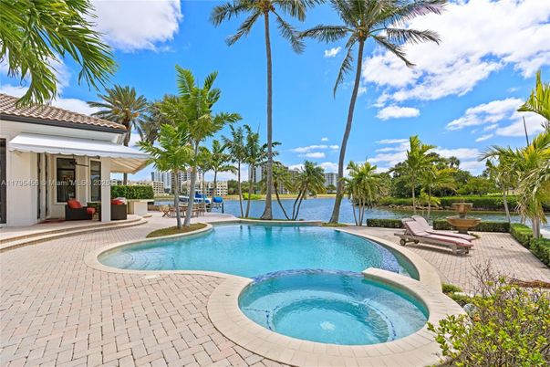 Exterior, Pool, Water