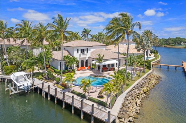 Exterior, Lake, Pool