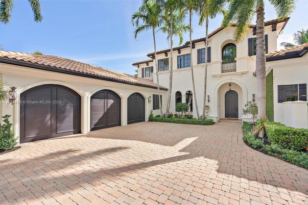 Attached, Exterior, Facade, Mediterranean