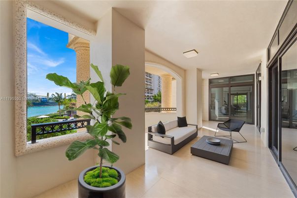 Interior, Living room, Water