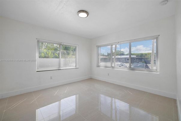 Empty room, Interior