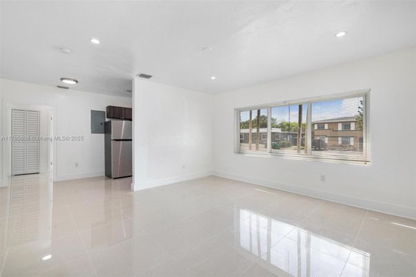 Empty room, Interior, Kitchen, Recessed Lighting