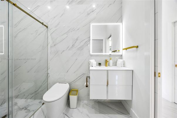 Bathroom, Interior, Marble, Marble Walls