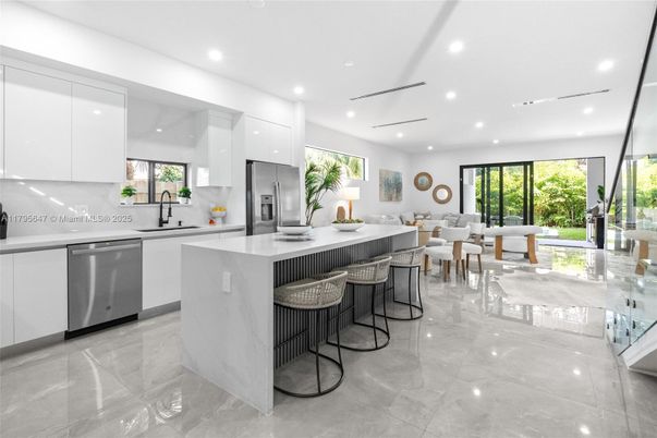 Dining room, Interior, Kitchen, Recessed Lighting, Stainless Steel Appliances