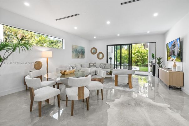 Dining room, Interior, Living room, Recessed Lighting