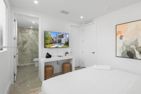 Bathroom, Bedroom, Interior, Marble Walls, Recessed Lighting
