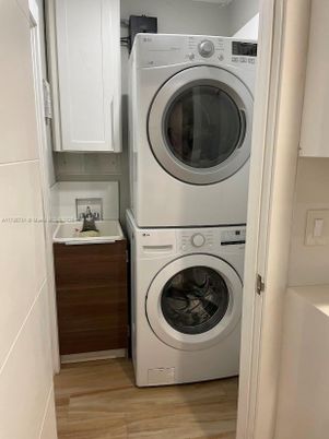 Interior, Utility Closets, Washer, Wood Texture Flooring