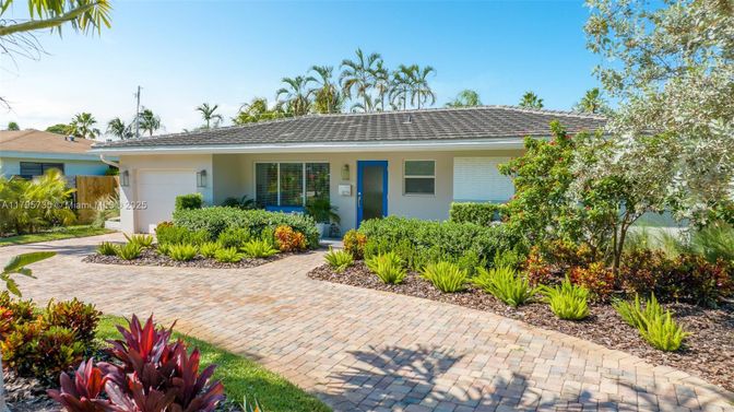 Attached, Exterior, Facade, Ranch