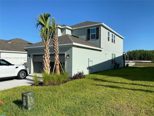 Attached, Exterior, Facade, Modern