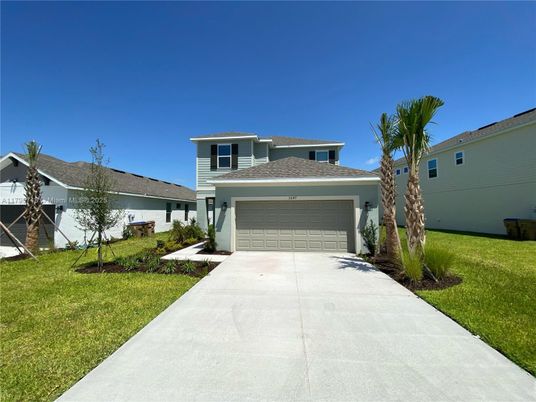 Attached, Exterior, Facade, Modern