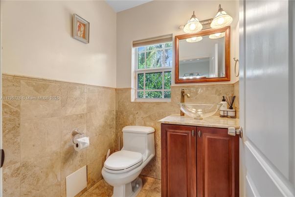 Bathroom, Interior, Tile Countertops