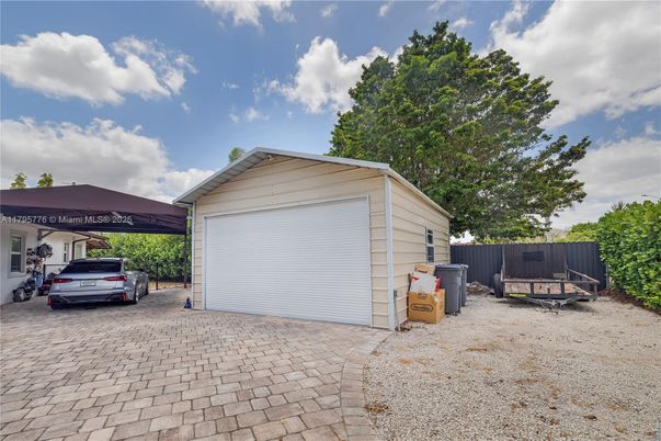 Detached Garage, Exterior