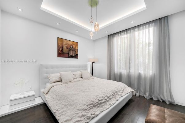 Bedroom, Interior, Pendant Lights, Recessed Lighting, Wood Texture Flooring