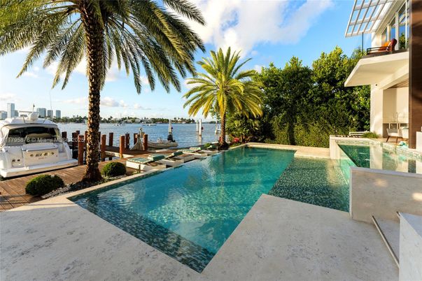 Exterior, Lake, Pool, Water