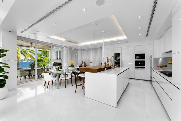 Dining room, Interior, Kitchen, Pendant Lights, Recessed Lighting, Stainless Steel Appliances