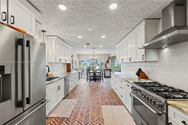 Chandelier, Dining room, Interior, Kitchen, Pendant Lights, Recessed Lighting, Stainless Steel Appliances