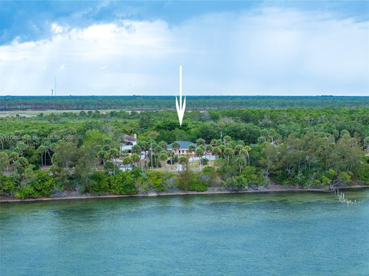 Exterior, Lake