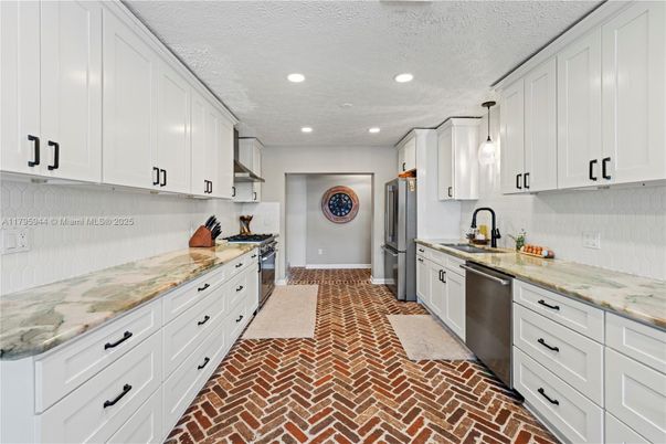 Interior, Kitchen, Pendant Lights, Recessed Lighting, Stainless Steel Appliances