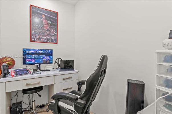 Home Office, Interior