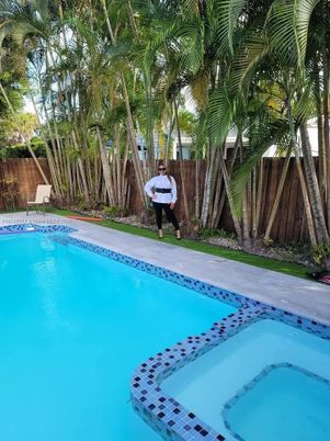 Exterior, Pool